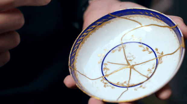 example of kintsugi pottery